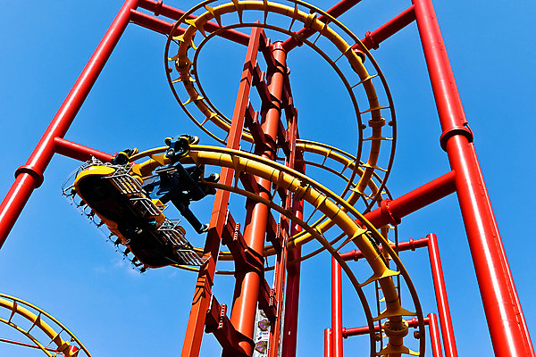 포토 JPG 해외이미지 공원 행복 이동 가족 놀이 하늘 휴가 함께함 웃음 사람 사람없음 빨간색 파란색 컬러풀 노란색 축제 기쁨 바퀴 원형 고리 아빠 승차 속도 그네 흥분 롤러 회전목마 공평 비명 테마 해외202004 해외포토 도형 공공시설 감정 컬러 컨셉 관계 모션 표정 놀이기구 파일형식 이미지허브