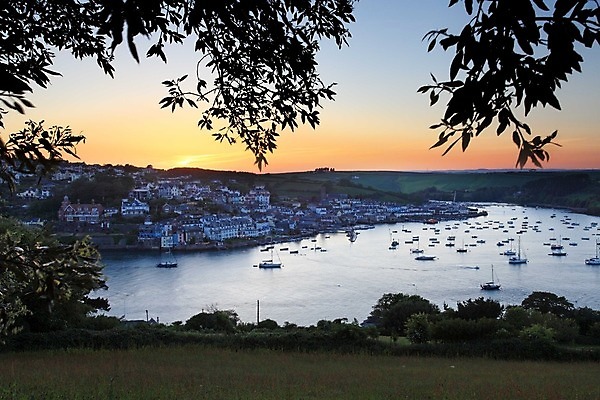포토 JPG 해외이미지 영어 모래 바다 여행 요트 자연 하늘 휴가 영국 잉글랜드 항해 풍경 사람없음 야외 물 여름 파란색 관광지 강 햇빛 맑음 일몰 시골 보트 강가 그림 뱃놀이 해외202004 해외포토 자연요소 문자 계절 유럽 컬러 배_교통 날씨 태양 노을 전통놀이 생태계 파일형식 이미지허브