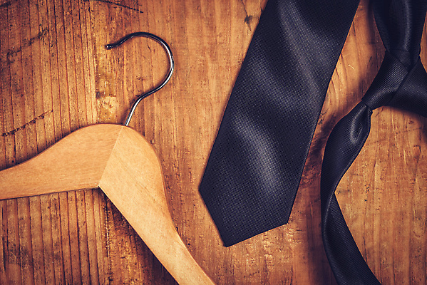 포토 JPG 해외이미지 드레스 옷 남자 비즈니스 넥타이 정장 사람없음 목재 유행 검은색 직물 비즈니스맨 우아함 옷걸이 실크 책상 오브젝트 예복 정중 스타일 해외202004 해외포토 나무 잡화 컬러 가구 컨셉 재료 사람 직장인 파일형식 이미지허브