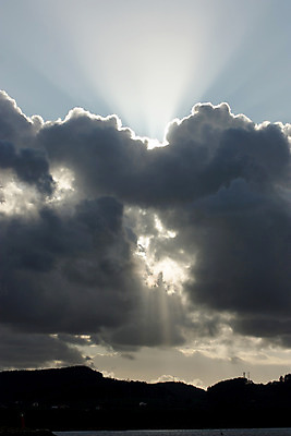 포토 JPG 해외이미지 구름 여행 백그라운드 자연 하늘 아침 날씨 산 풍경 사람없음 야외 여름 파란색 빛 햇빛 태양 일출 환경 일몰 흰색 장면 천국 해외202004 해외포토 주간 자연요소 계절 컬러 노을 생태계 파일형식 이미지허브