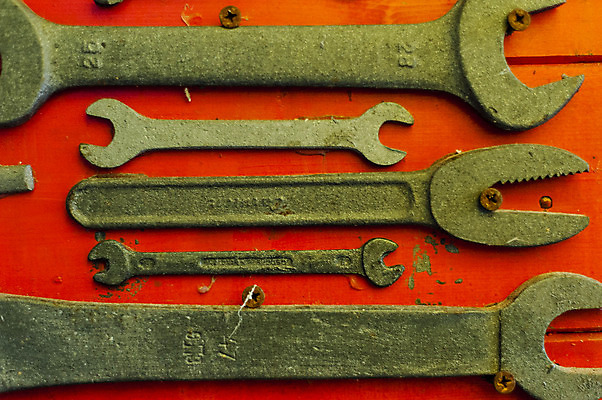 포토 JPG 해외이미지 영어 산업 백그라운드 자동차 열쇠 사람없음 빨간색 사무실 금속 장비 수확 기구 공구 스패너 업무 기술자 수리 철 심볼 오브젝트 서비스 부식 복고 정비공 조절 유지 고립 옛날 조작 중고 철강 해외202004 해외포토 직업 문자 육상교통 컬러 농업 비즈니스 재질 도구 작업 파일형식 이미지허브