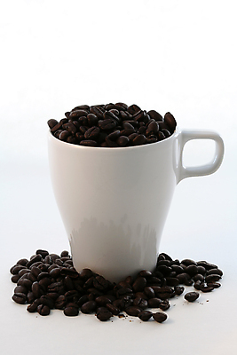 포토 JPG 해외이미지 커피 음료 콩 사람없음 컵 어둠 머그컵 땅바닥 라떼 해외202004 해외포토 식기 곡류 바닥 파일형식 이미지허브