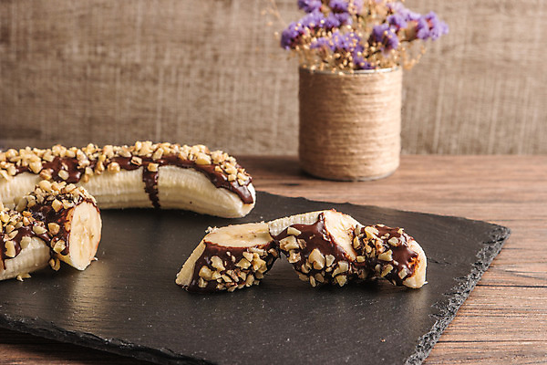 포토 JPG 해외이미지 스튜디오촬영 접시 꽃 음식 조각 다이어트 과일 자연 디저트 바나나 건강 사람없음 목재 초콜릿 추위 견과류 껍질 신선 달콤 아침식사 오브젝트 흰배경 유기농 날것 아몬드 코코아 고립 석판 숙성 채식주의자 해외202004 해외포토 나무 식물 식기 웰빙 음료 백그라운드 재료 실내 식사 흰색 맛 생태계 채식 파일형식 이미지허브