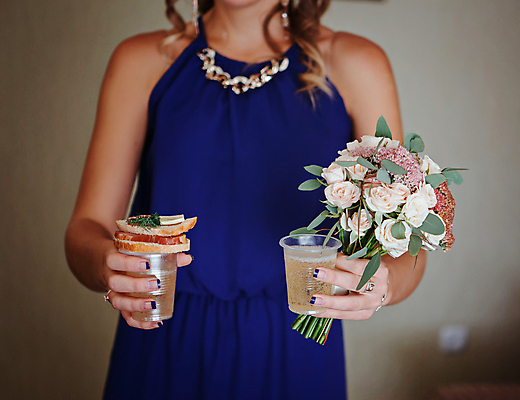 포토 JPG 해외이미지 전통 손 커플 드레스 옷 여자 꽃 꽃다발 결혼 꽃무늬 결혼식 샌드위치 사랑 사람 성인 사람없음 장식 컵 장미 유행 흰색 축하 화려 고급 우아함 결과 샴페인 보석 다발 카네이션 묘사 팔 들러리 작약 해외202004 해외포토 식물 식기 감정 음식 컬러 컨셉 무늬 관계 주류 이벤트 신체부위 광석 하객 파일형식 이미지허브