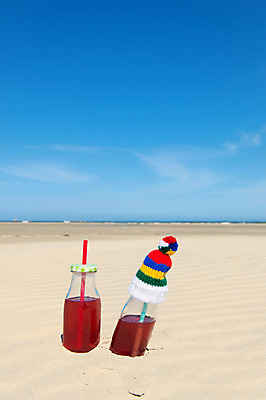 포토 JPG 해외이미지 음료 모래 바다 따뜻함 풍경 사람없음 빨간색 소풍 레모네이드 네덜란드 상쾌 보닛 캡모자 해외202004 해외포토 모자_잡화 감정 유럽 컬러 자동차 야외활동 에이드 파일형식 이미지허브