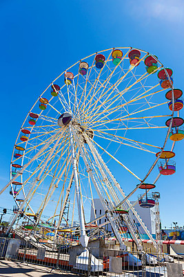 포토 JPG 해외이미지 나무 공원 백그라운드 패턴 사다리 가족 모션 하늘 휴가 사람없음 야외 초록색 파란색 컬러풀 노란색 금속 기쁨 소용돌이 흰색 바퀴 원형 승차 플라스틱 파란배경 쇼 공평 리듬 해외202004 해외포토 도형 식물 공공시설 감정 컬러 무늬 관계 재질 회오리 도구 파일형식 이미지허브