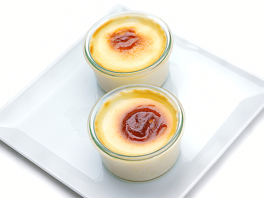 포토 JPG 해외이미지 실내 사람없음 두개 흰배경 푸딩 크렘브륄레 해외202004 해외포토 백그라운드 2 디저트 내부 흰색 파일형식 이미지허브