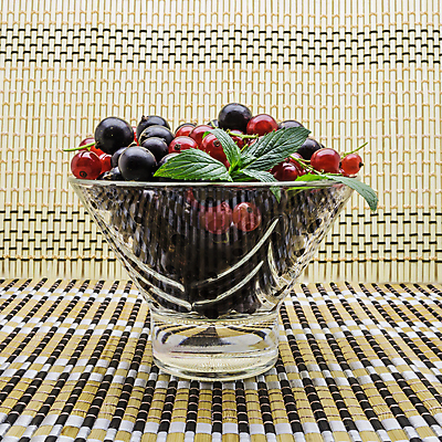 포토 JPG 해외이미지 열매 음식 다이어트 과일 유리 디저트 사람없음 빨간색 꽃병 검은색 식사 어둠 흰색 신선 달콤 작음 유기농 브런치 부드러움 건포도 고립 숙성 해외202004 해외포토 식물 웰빙 꽃 컬러 재질 포도 건강 감각 맛 크기 건과일 파일형식 이미지허브