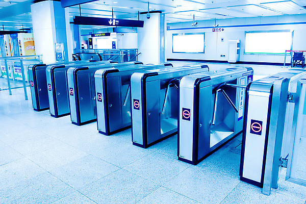 포토 JPG 해외이미지 디자인 선 건축양식 교통시설 미래 출입구 바닥 자물쇠 실내 사람없음 내부 건물 파란색 문 금속 중국 산책 도시 티켓 터널 전철 역 철 입장 시작 통로 대문 지하 홍콩 떠남 방법 정문 줄서기 철강 화강암 해외202004 해외포토 건축물 건축 아시아 길 육상교통 컬러 교통 컨셉 모션 재질 휴식 대중교통 암석 시설 파일형식 이미지허브