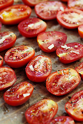 포토 JPG 해외이미지 접시 음식 조각 백그라운드 토마토 채소 과일 재료 유리 탁자 건조 건강 마늘 요리 사람없음 목재 빨간색 태양 이탈리아 샐러드 흰색 시골 신선 항아리 양념 맛 보호 지중해 허브 향신료 유기농 올리브 바질 내추럴 채식주의자 핸드메이드 해외202004 해외포토 자연요소 나무 식물 식기 웰빙 열매 유럽 바다 컬러 가구 컨셉 재질 도자기 채식 향미료 파일형식 이미지허브