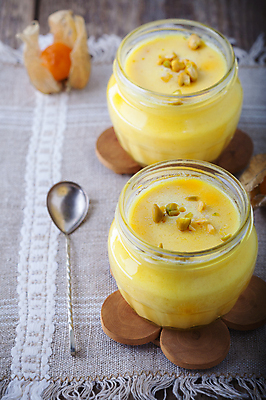 포토 JPG 해외이미지 그릇 접시 과일 디저트 사람없음 노란색 저녁식사 신선 달콤 아침식사 보호 이탈리아문화 부스러기 사프란 해외202004 해외포토 식기 음식 컬러 컨셉 식사 맛 향신료 유럽문화 파일형식 이미지허브