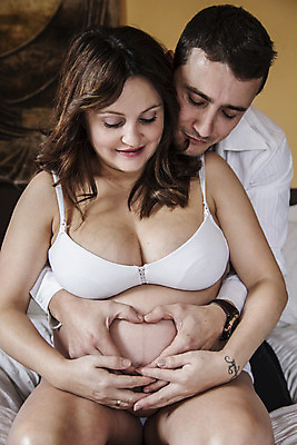 포토 JPG 해외이미지 백인 라이프스타일 여자 행복 어린이 신체 가족 엄마 관리 사랑 사람 성인 두명 부모 희망 침묵 임산부 임신 기쁨 터치 육아 흰색 아기 기다림 예측 태교 태아 고립 해외202004 해외포토 서양인 감정 컬러 컨셉 관계 모션 생활 소리 파일형식 이미지허브