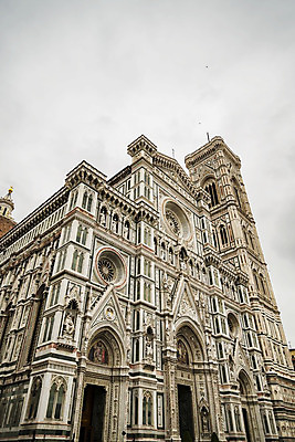 포토 JPG 해외이미지 유럽 기독교 문화 건축양식 거리 사람없음 건물 도시풍경 성당 교회 이탈리아 종 도시 역사 도심 저녁 대성당 마리아 종탑 빛망울 바실리카 피렌체 해외202004 해외포토 건축물 건축 나라 종교 종교건축 풍경 빛 탑 야간 파일형식 이미지허브