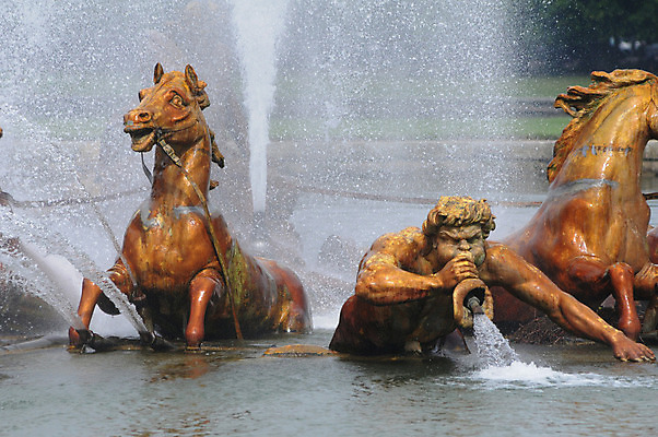 포토 JPG 해외이미지 공원 조각 미술 사람없음 물 조각상 정원 궁전 프랑스 역사 분수 베르사유 해외202004 해외포토 자연요소 공공시설 유럽 고건축 문화예술 조형물 파리_프랑스 파일형식 이미지허브