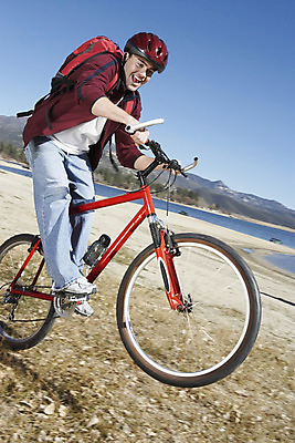 포토 JPG 해외이미지 전신 백인 1 라이프스타일 남자 한명 사람 20대 성인 자전거 활발 에너지 헬멧 사이클링 리빙 바이킹 혼자 해외202004 해외포토 서양인 컨셉 청년 생활 바이크 보호장비 육상스포츠 파일형식 이미지허브