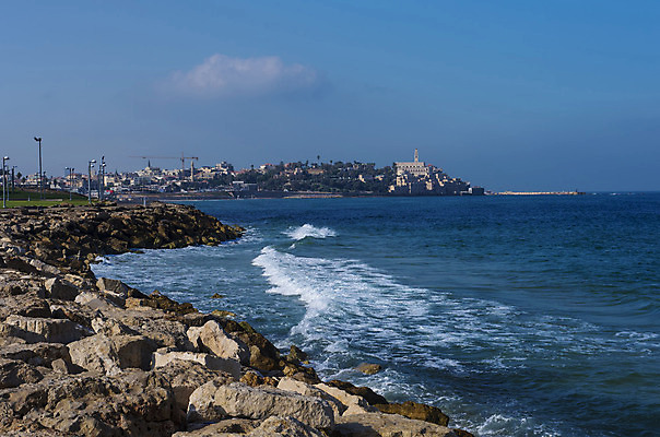 포토 JPG 해외이미지 바다 하늘 항해 풍경 사람없음 물 도시 만 중앙 지중해 장면 동쪽 스카이라인 이스라엘 해외202004 해외포토 자연요소 배_교통 방향 서아시아 파일형식 이미지허브