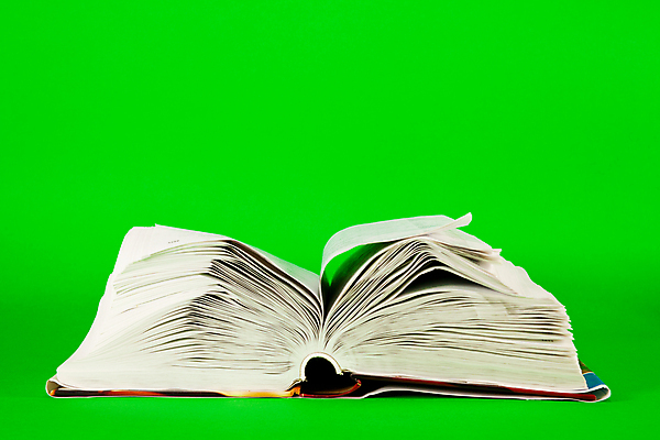 포토 JPG 해외이미지 1 교육 기독교 종이 백그라운드 텍스트 사람없음 책 쌓기 성경 덮개 오픈 중앙 척추 교과서 문학 페이지 신성 양장본 백과사전 출판 해외202004 해외포토 종교 종교용품 모션 교재 뼈 뚜껑 사전 파일형식 이미지허브