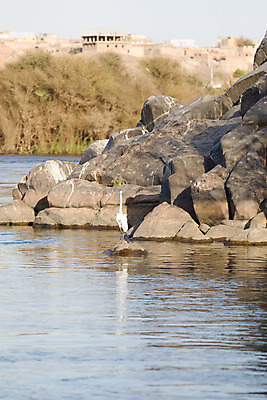 포토 JPG 해외이미지 모래 여행 요트 아프리카 자연 휴가 항해 이집트 풍경 사람없음 야외 물 여름 파란색 관광지 강 햇빛 반사 맑음 사막 바위 강가 이국적 해외202004 해외포토 자연요소 계절 나라 컬러 배_교통 날씨 태양 돌_바위 생태계 파일형식 이미지허브