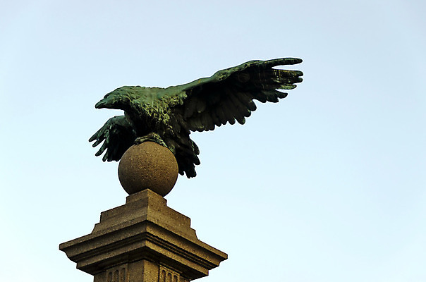 포토 JPG 해외이미지 유럽 조각 여행 건축양식 하늘 미술 사람없음 장식 조각상 숫자 여행객 금속 바위 도시 역사 우아함 정사각형 독수리 불가리아 옛날 해외202004 해외포토 도형 문자 건축 나라 컨셉 재질 조류 문화예술 사람 조형물 돌_바위 파일형식 남유럽 이미지허브