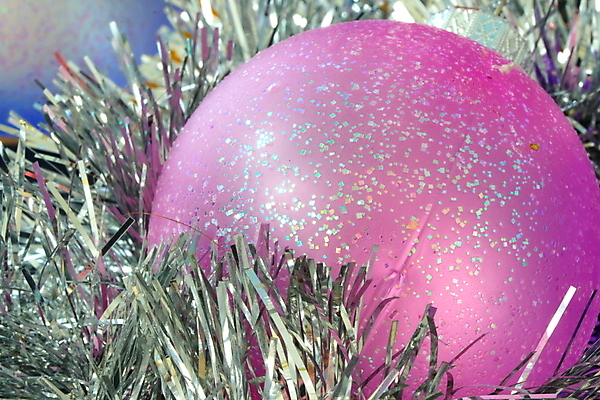 포토 JPG 해외이미지 분홍색 크리스마스장식 크리스마스 공 사람없음 장식 빛 E 은색 해외202004 해외포토 알파벳 기념일 컬러 파일형식 이미지허브