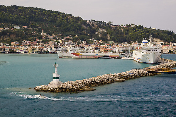 포토 JPG 해외이미지 바다 섬 여행 자연 하늘 휴가 휴식 풍경 사람없음 야외 초록색 물 여름 파란색 관광지 뜨거움 투명 지중해 그리스 암초 이국적 해외202004 해외포토 자연요소 계절 유럽 컬러 컨셉 생태계 파일형식 이미지허브