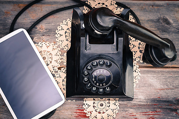 포토 JPG 해외이미지 인터넷 통신 탁자 말하기 대화 사람없음 목재 스마트폰 컴퓨터 알약 스크린 웹 공백 기구 시골 네트워크 연결 바느질 전화기 수화기 냅킨 복고 전자 부름 다이얼 수공예 멀티미디어 소통 구식 옛날 해외202004 해외포토 나무 가구 컨셉 재료 모션 전자제품 핸드폰 스마트기기 약 공예 파일형식 이미지허브