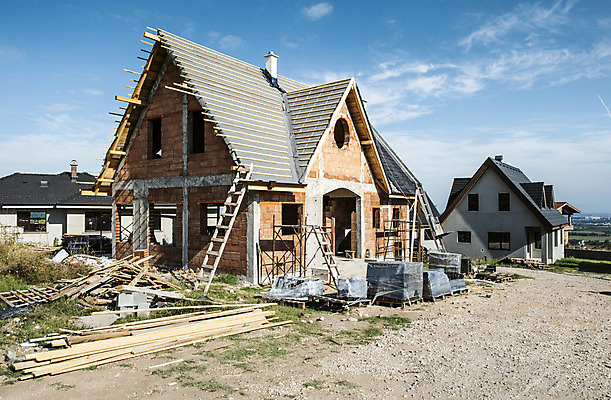 포토 JPG 해외이미지 외관 유럽 건축양식 가족 하늘 지붕 벽돌 영국 새로움 산 주택 사람없음 야외 건물 파란색 세일 검은색 흰색 재산 네덜란드 개발 진짜 해외202004 해외포토 건축물 건축 나라 컬러 컨셉 관계 금융 파일형식 이미지허브