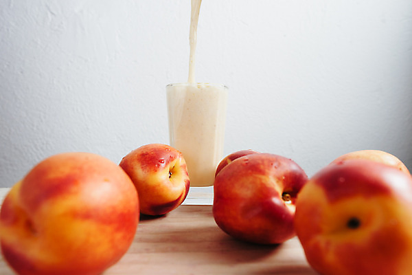 포토 JPG 해외이미지 라이프스타일 열매 음료 음식 백그라운드 다이어트 유리 탁자 건강 사람없음 목재 주스 우유 에너지 물방울 신선 칵테일 달콤 매끈함 혼합 갈증 복숭아 요거트 쉐이크 떨림 단백질 살구 스무디 천도복숭아 해외202004 해외포토 나무 식물 가구 과일 재료 모션 재질 유제품 주류 생활 감각 맛 영양소 파일형식 이미지허브