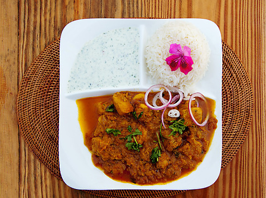 포토 JPG 해외이미지 전통 접시 꽃 아시아 분홍색 다이어트 고추 탁자 밥 양파 오이 파슬리 건강 육류 요리 동양인 사람없음 목재 초록색 식사 저녁식사 치킨 흰색 신선 뜨거움 황금 클래식 고수 맛 인도인 허브 매움 후추 카레 칠면조 점심식사 삶기 해외202004 해외포토 외국인 나무 식물 식기 나라 음식 컬러 가구 컨셉 채소 식재료 재료 조류 인종 향신료 닭고기요리 파일형식 이미지허브