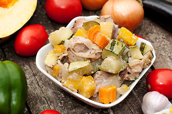 포토 JPG 해외이미지 접시 꽃 토마토 채소 탁자 호박 가지 양파 피망 육류 사람없음 여름 종 끝 달콤 핸드메이드 해외202004 해외포토 식물 식기 계절 가구 식재료 맛 파일형식 이미지허브