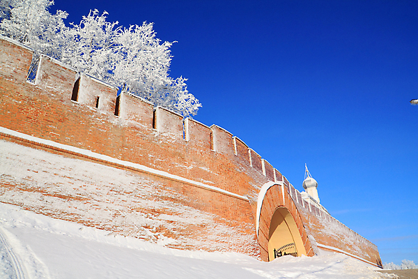 포토 JPG 해외이미지 나무 전통 벽 겨울 건축양식 자연 하늘 사람 풍경 경사 사람없음 빨간색 교회 탑 종 도시 성 역사 중앙 보호 댐 언덕 전쟁 서리 러시아 과거 장면 타운 천연기념물 강화 크렘린궁전 노화 해외202004 해외포토 식물 건축물 계절 공공시설 건축 유럽 컬러 컨셉 종교건축 건물 궁전 생태계 크렘린 파일형식 이미지허브