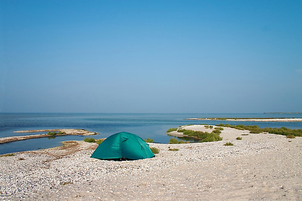 포토 JPG 해외이미지 모래 바다 여행 텐트 사람없음 캠핑 하이킹 고독 모래언덕 해외202004 해외포토 감정 레저 캠핑도구 언덕 파일형식 이미지허브