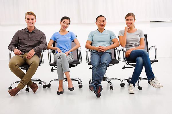 포토 JPG 해외이미지 직업 남자 행복 선 사업가 성공 회의 갈색머리 함께함 실내 미소 사람 앉기 여러명 성인 캐주얼 친구 사무실 그룹 결합 스마트 동료 만족 교차 경영 세미나 정중 줄서기 해외202004 해외포토 헤어스타일 옷 감정 다수 컨셉 비즈니스 관계 모션 표정 내부 파일형식 이미지허브