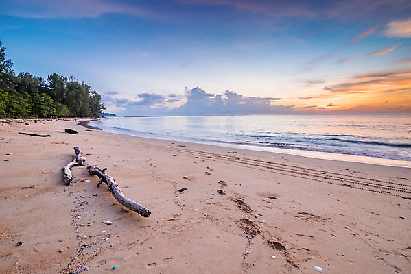 포토 JPG 해외이미지 구름 모래 파도 바다 여행 백그라운드 자연 하늘 아침 휴가 풍경 사람없음 목재 물 여름 파란색 햇빛 반사 평화 일출 황혼 일몰 저녁 통나무 수평선 해외202004 해외포토 주간 자연요소 나무 계절 컬러 컨셉 재료 태양 노을 야간 생태계 파일형식 이미지허브