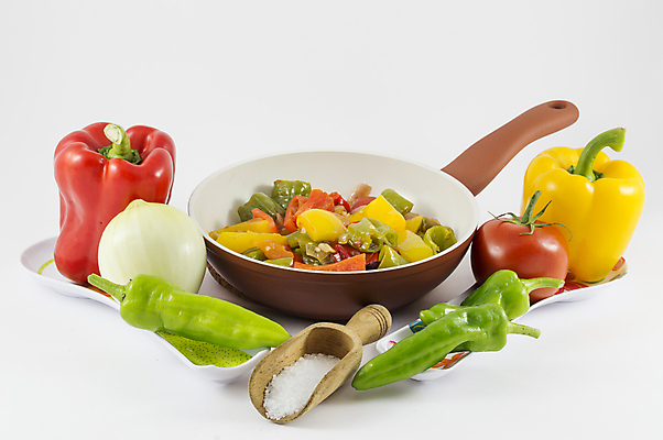 포토 JPG 해외이미지 식물 음식 잎 토마토 채소 유리 양파 건강 요리 사람없음 목재 빨간색 초록색 노란색 주방 검은색 식사 저녁식사 이탈리아 샐러드 흰색 신선 그룹 먹기 올리브 후추 내추럴 해외202004 해외포토 나무 열매 유럽 컬러 재료 모션 재질 향신료 파일형식 이미지허브