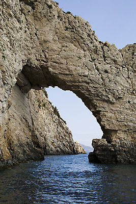 포토 JPG 해외이미지 바다 섬 여행 자연 하늘 휴가 휴식 풍경 사람없음 야외 초록색 물 여름 파란색 관광지 햇빛 뜨거움 투명 지중해 그리스 암초 석회암 이국적 해외202004 해외포토 자연요소 계절 유럽 컬러 컨셉 태양 암석 생태계 파일형식 이미지허브