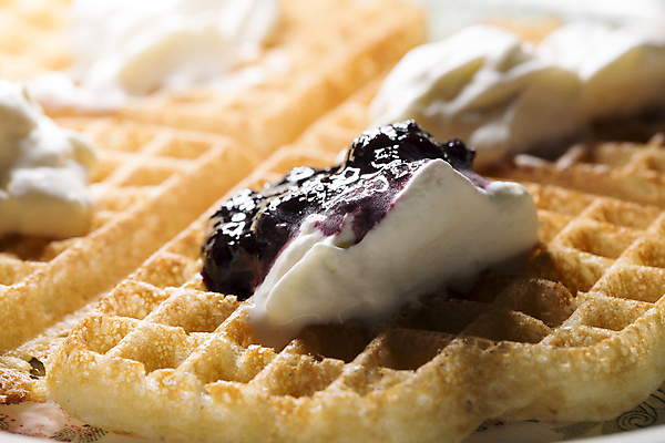 포토 JPG 해외이미지 음식 사람없음 흰색 닫기 잼 블루베리 와플 휘핑크림 해외202004 해외포토 컬러 과일 모션 디저트 소스_음식 크림 휘핑 파일형식 이미지허브