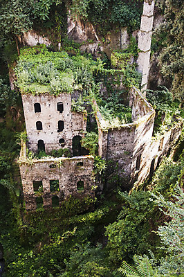 포토 JPG 해외이미지 외관 유럽 여행 건축양식 자연 산 파노라마 풍경 사람없음 야외 건물 계곡 이탈리아 바위 방앗간 나폴리 옛날 파멸 해외202004 해외포토 건축물 건축 나라 컨셉 촬영기법 돌_바위 생태계 파일형식 소멸 이미지허브