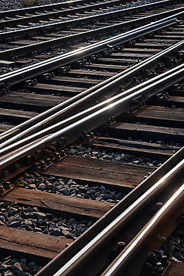 포토 JPG 해외이미지 선 교통시설 하늘 풍경 사람없음 야외 기차 도시 닫기 타운 선로 해외202004 해외포토 육상교통 교통 모션 대중교통 시설 파일형식 이미지허브