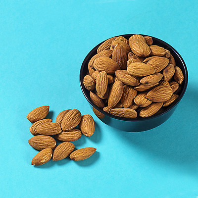 포토 JPG 해외이미지 그릇 백그라운드 다이어트 건조 사람없음 파란색 아몬드 해외202004 해외포토 식기 컬러 건강 견과류 파일형식 이미지허브
