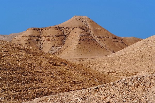 포토 JPG 해외이미지 벽 오렌지 중동 자연 하늘 날씨 산 건조 풍경 경사 사람없음 야외 빨간색 여름 파란색 컬러풀 갈색 노란색 골짜기 줄무늬 절벽 하이킹 사막 바위 뜨거움 동굴 그림 암초 사암 침식 웅장함 이스라엘 해외202004 해외포토 계절 나라 컬러 무늬 과일 레저 돌_바위 생태계 서아시아 파일형식 이미지허브