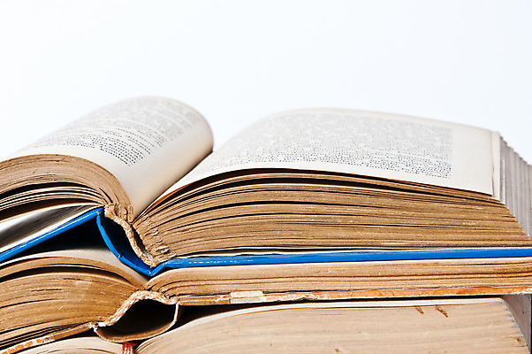 포토 JPG 해외이미지 교육 종이 날씨 사람없음 책 스터디 독서 갈색 쌓기 검은색 손상 수확 골동품 덮개 흰색 얼룩 오픈 그룹 역사 도서관 가죽 수집 오브젝트 문서 복고 과거 문학 페이지 양장본 찢어짐 고립 보관소 옛날 줄서기 해외202004 해외포토 컬러 컨셉 농업 모션 학습 뚜껑 저장 파일형식 이미지허브