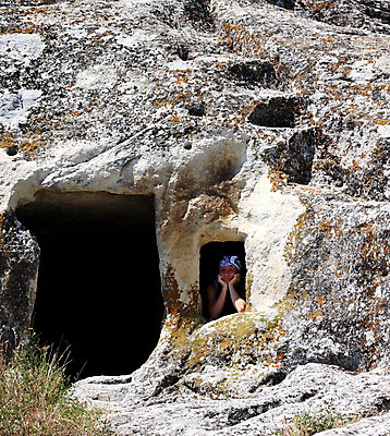 포토 JPG 해외이미지 창문 유물 산 주택 한명 도시 동굴 산등성이 암초 지하 입력 해외202004 해외포토 1 전통 사람 건물 파일형식 이미지허브