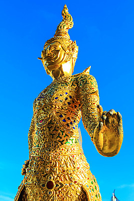 포토 JPG 해외이미지 주간 구름 캐릭터 종교 불교 창문 태국 하늘 휴가 천사 미술 사람없음 파란색 빛 컬러풀 햇빛 태양 조각상 맑음 활발 궁전 흰색 사찰 황금 그늘 만족 수도원 강렬 해외202004 해외포토 자연요소 감정 아시아 컬러 컨셉 고건축 종교건축 날씨 문화예술 조형물 파일형식 이미지허브