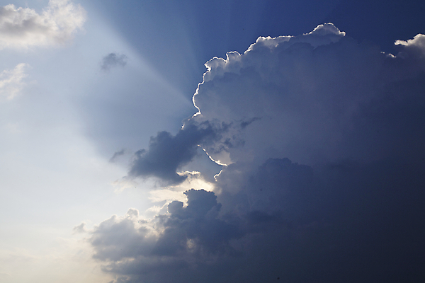 포토 JPG 해외이미지 구름 백그라운드 자연 하늘 아침 날씨 거리 사람없음 파란색 빛 햇빛 태양 우주 침묵 회색 흰색 시간 떨어짐 호흡 저녁 남색 폭풍 천국 솜털 반구 스카이라인 빛망울 내추럴 깊이 몽환 해외202004 해외포토 주간 자연요소 컬러 컨셉 소리 원형 야간 생태계 파일형식 이미지허브