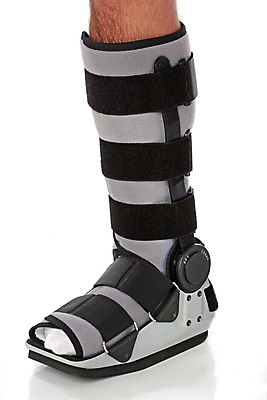 포토 JPG 해외이미지 웰빙 뼈 건강 사람없음 스트레칭 장비 도움 사건 흰배경 붕대 발목 장애 고립 골절 깨짐 양발 재활 정형외과 치유 해외202004 해외포토 백그라운드 컨셉 의학 발 병원 치료 운동 흰색 파일형식 이미지허브