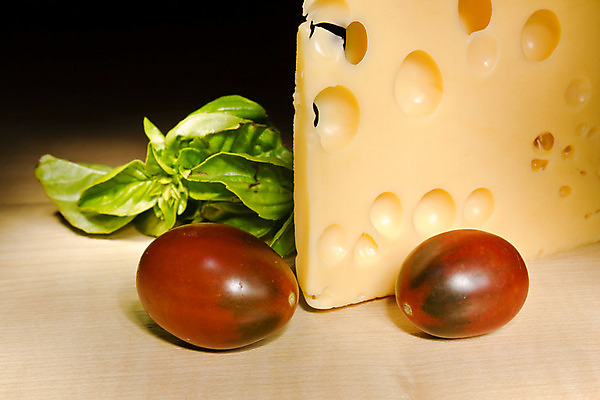 포토 JPG 해외이미지 음식 토마토 채소 재료 방울토마토 검은배경 치즈 건강 요리 사람없음 빨간색 초록색 식사 이탈리아 신선 양념 체리 가득함 날것 심플 바질 점심식사 고립 생식 절임 짠맛 채식주의자 해외202004 해외포토 유럽 컬러 백그라운드 과일 유제품 검은색 맛 채식 파일형식 이미지허브