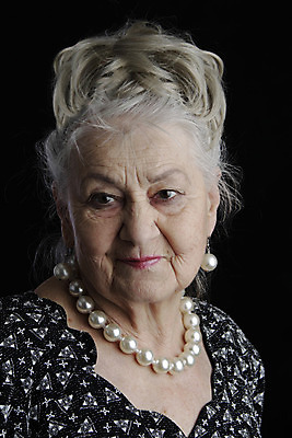 포토 JPG 해외이미지 1 여자 행복 할머니 백그라운드 패턴 실내 사랑 한명 사람 성인 반려동물 검은색 흰색 긍정 후회 솜털 옛날 쓰다듬기 해외202004 해외포토 동물 노년 감정 컬러 컨셉 무늬 모션 내부 파일형식 이미지허브