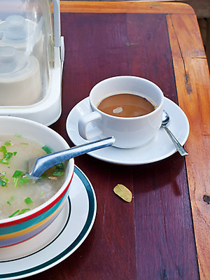 포토 JPG 해외이미지 전통 아시아 문화 커피 음료 음식 다이어트 재료 태국 탁자 밥 아침 휴식 디저트 건강 돼지고기 요리 동양인 사람없음 컵 식당 숟가락 중국 카페 뜨거움 양념 사발 맛 아침식사 수프 시리얼 먹기 오브젝트 부드러움 향료 땅바닥 삶기 섞기 카페인 스타일 해외202004 해외포토 주간 식기 나라 가구 컨셉 모션 바닥 수저 육류 인종 상점 식사 감각 사기그릇 향기 냄새 파일형식 이미지허브