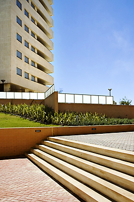 포토 JPG 해외이미지 디자인 벽 건축양식 창문 유리 하늘 벽돌 주택 이야기 안전 사람없음 야외 건물 그래픽 장식 세로 계단 정원 맑음 도시 오픈 재산 우아함 묘사 각도 지역 이웃 병실 구역 사생활 소셜 인구 진짜 해외202004 해외포토 건축물 건축 컨셉 재질 날씨 병원 금융 파일형식 이미지허브